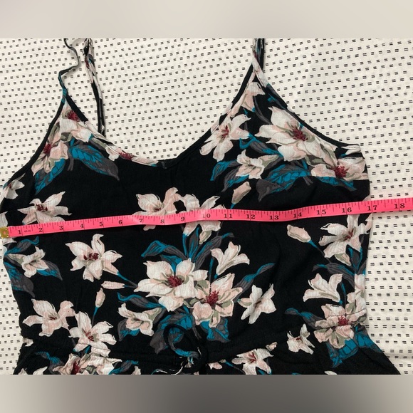 🦋AÉROPOSTALE   Floral V-Neck Jumpsuit Size : Small - Picture 13 of 16